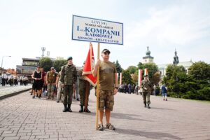 Miechów. Marsz Szlakiem I Kompanii Kadrowej / Jarosław Kubalski / Radio Kielce