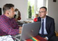 Bieliny. Letni Raport Dnia. Na zdjęciu Robert Szumielewicz - Radio Kielce, Sławomir Kopacz - wójt gminy Bieliny / Krzysztof Bujnowicz / Radio Kielce