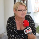 Nagłowice. Letni Raport Dnia. Lidia Titow - dyrektor Samorządowego Centrum Bibliotek i Kultury "Dworek Mikołaja Reja" w Nagłowicach / Krzysztof Bujnowicz / Radio Kielce