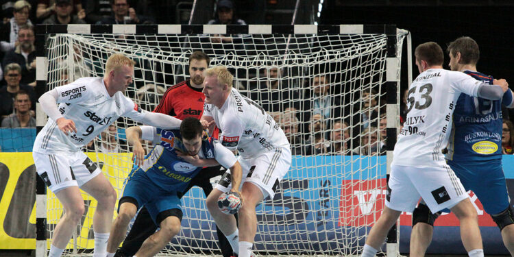 Mecz THW Kiel - PGE VIVE Kielce / Krzysztof Bujnowicz / Radio Kielce