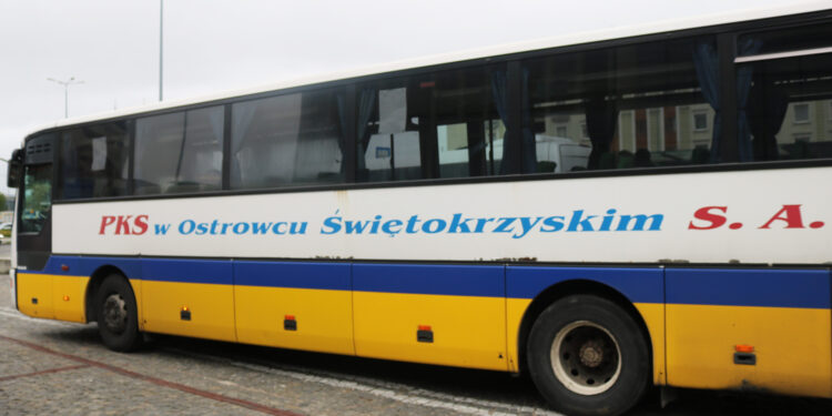 PKS Ostrowiec. Autobus. Autokar / Daria Pycia / Radio Kielce