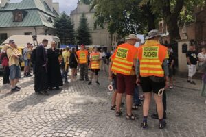 Ponad 200 pątników wyruszyło z Sandomierza w pielgrzymce na Jasną Górę / Grażyna-Szlęzak-Wójcik / Radio Kielce