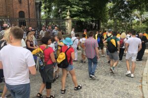 Ponad 200 pątników wyruszyło z Sandomierza w pielgrzymce na Jasną Górę / Grażyna-Szlęzak-Wójcik / Radio Kielce