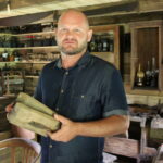 Muzeum Ziemi Skalbmierskiej. Właściciel kolekcji Tomasz Paryż / Marta Gajda / Radio Kielce