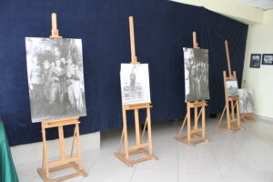 Wystawa prezentująca fotograficzny zapis tragicznych wydarzeń z sierpnia 1944 roku / Marta Gajda / Radio Kielce