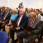 Przekazanie kolejnych promes dla świętokrzyskich samorządów. W przekazaniu uczestniczyła wojewoda świętokrzyski - Agata Wojtyszek oraz wicewojewoda świętokrzyski - Bartłomiej Dorywlski / Izabela Mortas / Radio Kielce