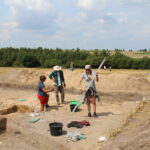 W Rzemienowicach pod lasem w gminie Opatowiec trwają prace archeologiczne. / Marta Gajda / Radio Kielce