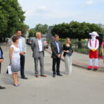 Podpisanie umowy z wykonawcą na rozbudowę Europejskiego Centrum Bajki w Pacanowie. / Marta Gajda / Radio Kielce