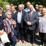 Busko. Konferencja PiS. Na zdjęciu (od lewej): poseł Krzysztof Lipiec, prof. Krzysztof Bielecki - kandydat PiS do Sejmu i Jan Bartosik - pełnomocnik struktur powiatowych PiS w Busku / Marta Gajda / Radio Kielce