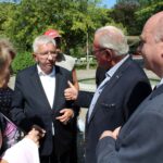 Busko. Konferencja PiS. Na zdjęciu (od lewej): poseł Krzysztof Lipiec, prof. Krzysztof Bielecki - kandydat PiS do Sejmu i Jan Bartosik - pełnomocnik struktur powiatowych PiS w Busku / Marta Gajda / Radio Kielce