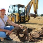 Pole miedzy Krzczonowem, a Kociną w gminie Opatowiec. Poszukiwania szczątków Liberatora B24L. Adam Jarkiewicz - społeczny komitet upamiętnienia pilotów, poległych w katastrofie bombowca / Marta Gajda / Radio Kielce