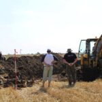 Pole miedzy Krzczonowem, a Kociną w gminie Opatowiec. Poszukiwania szczątków Liberatora B24L / Marta Gajda / Radio Kielce