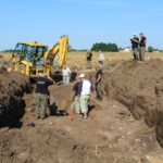 Pole miedzy Krzczonowem, a Kociną w gminie Opatowiec. Poszukiwania szczątków Liberatora B24L / Marta Gajda / Radio Kielce