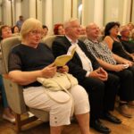 Busko. Koncert pn. „Śpiewać każdy może” w Sanatorium Marconi. W pierwszym rzędzie (drugi od lewej): poseł Krzysztof Lipiec / Marta Gajda / Radio Kielce