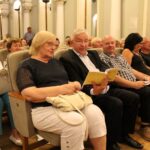 Busko. Koncert pn. „Śpiewać każdy może” w Sanatorium Marconi. W pierwszym rzędzie (drugi od lewej): poseł Krzysztof Lipiec / Marta Gajda / Radio Kielce