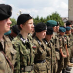 400 uczestników Marszu Szlakiem I Kompanii Kadrowej dotarło do Chęcin. / Wojciech Habdas / Radio Kielce