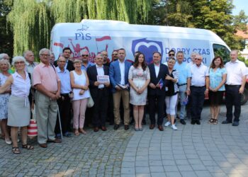 Parlamentarzyści i kandydaci PiS spotkali się z mieszkańcami Pińczowa / Marta Gajda / Radio Kielce