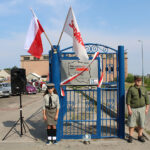 Kazimierza Wielka. Odsłonięcie tablicy „Solidarności” na bramie byłej Cukrowni Łubna / Marta Gajda / Radio Kielce