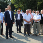 Kazimierza Wielka. Odsłonięcie tablicy „Solidarności” na bramie byłej Cukrowni Łubna / Marta Gajda / Radio Kielce