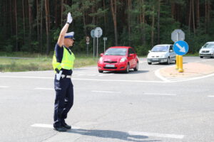 Policyjna akcja na skrzyżowaniu w Rudzie Malenieckiej / Daria Pycia / Radio Kielce