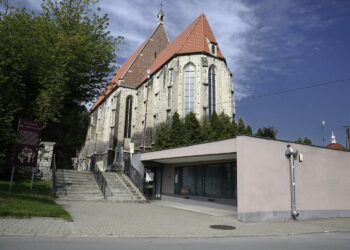 Wiślica. Bazylia i Muzeum Archeologiczne  / Jarosław Kubalski / Radio Kielce