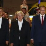 Kraków. Wręczenie odznaczeń osobom zasłużonym dla kadrówki. Na zdjęciu (od lewej): Andrzej Pruś - przewodniczący sejmiku województwa, poseł Krzysztof Lipiec i Jan Józef Kasprzyk - minister do sprawy kombatantów i osób represjonowanych / Jarosław Kubalski / Radio Kielce