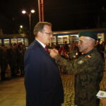 Kraków. Wręczenie odznaczeń osobom zasłużonym dla kadrówki. Na zdjęciu (po lewej): Jan Józef Kasprzyk - minister do sprawy kombatantów i osób represjonowanych / Jarosław Kubalski / Radio Kielce