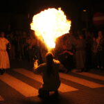 16.08.2019 Nowa Słupia. Dymarki Świętokrzyskie. Pochód z pochodniami / Jarosław Kubalski / Radio Kielce