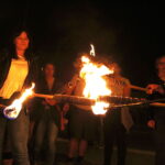 16.08.2019 Nowa Słupia. Dymarki Świętokrzyskie. Pochód z pochodniami / Jarosław Kubalski / Radio Kielce