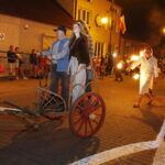 16.08.2019 Nowa Słupia. Dymarki Świętokrzyskie. Pochód z pochodniami / Jarosław Kubalski / Radio Kielce