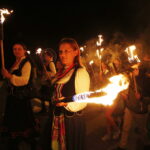 16.08.2019 Nowa Słupia. Dymarki Świętokrzyskie. Pochód z pochodniami / Jarosław Kubalski / Radio Kielce