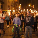 16.08.2019 Nowa Słupia. Dymarki Świętokrzyskie. Pochód z pochodniami / Jarosław Kubalski / Radio Kielce