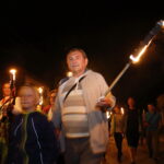 16.08.2019 Nowa Słupia. Dymarki Świętokrzyskie. Pochód z pochodniami / Jarosław Kubalski / Radio Kielce