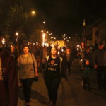 16.08.2019 Nowa Słupia. Dymarki Świętokrzyskie. Pochód z pochodniami / Jarosław Kubalski / Radio Kielce