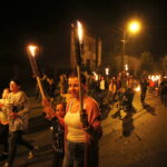 16.08.2019 Nowa Słupia. Dymarki Świętokrzyskie. Pochód z pochodniami / Jarosław Kubalski / Radio Kielce