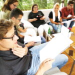 20.08.2019 Kielce. Ogród Radia Kielce. Pierwsza próba czytania bajki "Śpiąca Królewna" przez dziennikarzy Radia Kielce / Jarosław Kubalski / Radio Kielce