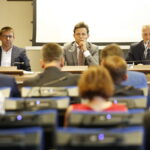 23.08.2019 Kielce. Sesja Rady Powiatu Kieleckiego. Wiceprzewodniczący rady: Robert Kaszuba, Kamil Piasecki i przewodniczący rady Jacek Kuzia / Jarosław Kubalski / Radio Kielce