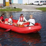 27.08.2019 Cedzyna. Zalew. Wojewoda Agata Wojtyszek przekazała ratownikom WOPR łódź ratowniczą / Jarosław Kubalski / Radio Kielce