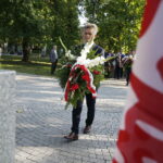 31.08.2019 Kielce. 39. rocznica podpisania Porozumień Sierpniowych. Złożenie kwiatów pod pomnikiem Solidarności. Senator Krzysztof Słoń / Jarosław Kubalski / Radio Kielce