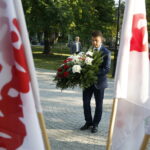 31.08.2019 Kielce. 39. rocznica podpisania Porozumień Sierpniowych. Złożenie kwiatów pod pomnikiem Solidarności. Wicewojewoda Bartłomiej Dorywalski / Jarosław Kubalski / Radio Kielce