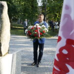 31.08.2019 Kielce. 39. rocznica podpisania Porozumień Sierpniowych. Złożenie kwiatów pod pomnikiem Solidarności. Starosta Mirosław Gębski / Jarosław Kubalski / Radio Kielce