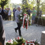 31.08.2019 Kielce. 39. rocznica podpisania Porozumień Sierpniowych. Złożenie kwiatów pod pomnikiem Solidarności. Marszałek Andrzej Bętkowski / Jarosław Kubalski / Radio Kielce