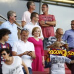19.08.2019 Kielce. Mecz Korona Kielce - Pogoń Szczecin. Gino Lettieri. W środku wiceminister sportu i turystyki Anna Krupka / Jarosław Kubalski / Radio Kielce