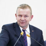 22.08.2019 Kielce. Sesja rady miasta . Wojciech Dudzic, p.o. z-cy dyr. Wydziału Budżetu i Księgowości UM / Jarosław Kubalski / Radio Kielce