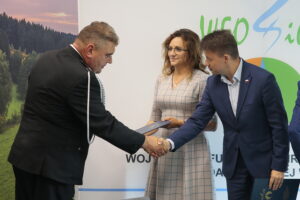 Kielce. Podpisanie umów na dofinansowanie zakupu sprzętu dla OSP / Wiktor Taszłow / Radio Kielce