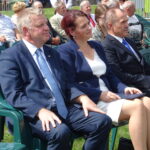 Kunów. Dożynki gminne.  Od lewej senator Jarosław Rusiecki, radna sejmiku Magdalena Zieleń, wicestarosta ostrowiecki Andrzej Jabłoński / Emilia Sitarska / Radio Kielce