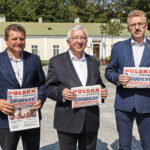 Działacze PiS prezentowali założenia programu "Polska Ziemia". Od lewej: Artur Konarski, przewodniczący Komisji Rolnictwa Sejmiku Województwa Świętokrzyskiego, Krzysztof Lipiec - poseł PiS i Grzegorz Piec - starosta konecki / Magdalena Galas-Klusek / Radio Kielce