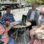 Letni Raport Dnia. Od lewej: red. Ewa Okońska, Dawid Sobiegraj, Andrzej Tuz - burmistrz Szydłowa i Monika Kania / Krzysztof Bujnowicz / Radio Kielce