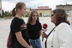 Miedziana Góra. Letni Raport Dnia. Na zdjęciu (od lewej): Milena, Dominika i Ewa Okońska / Krzysztof Bujnowicz / Radio Kielce