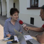 Staszów. Letni Raport Dnia. Na zdjęciu Ewa Cygan - dyrektor Miejsko-Gminnej Biblioteki Publicznej w Staszowie / Krzysztof Bujnowicz / Radio Kielce